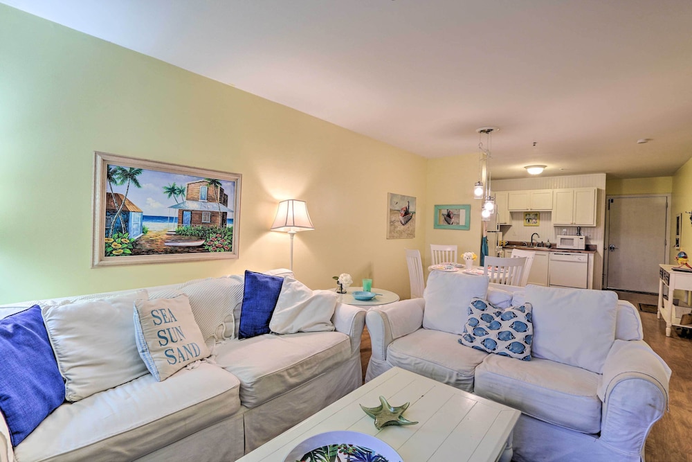 Steps to Beach & Pool Area: Hilton Head Condo