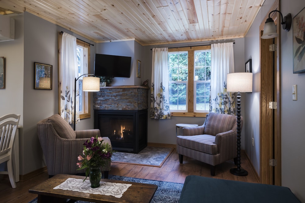 Thorp House Inn & Cottages
