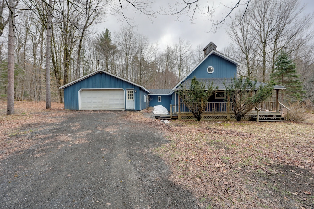 Fall Festival Retreat: Cabin w/ Deck & Yard!