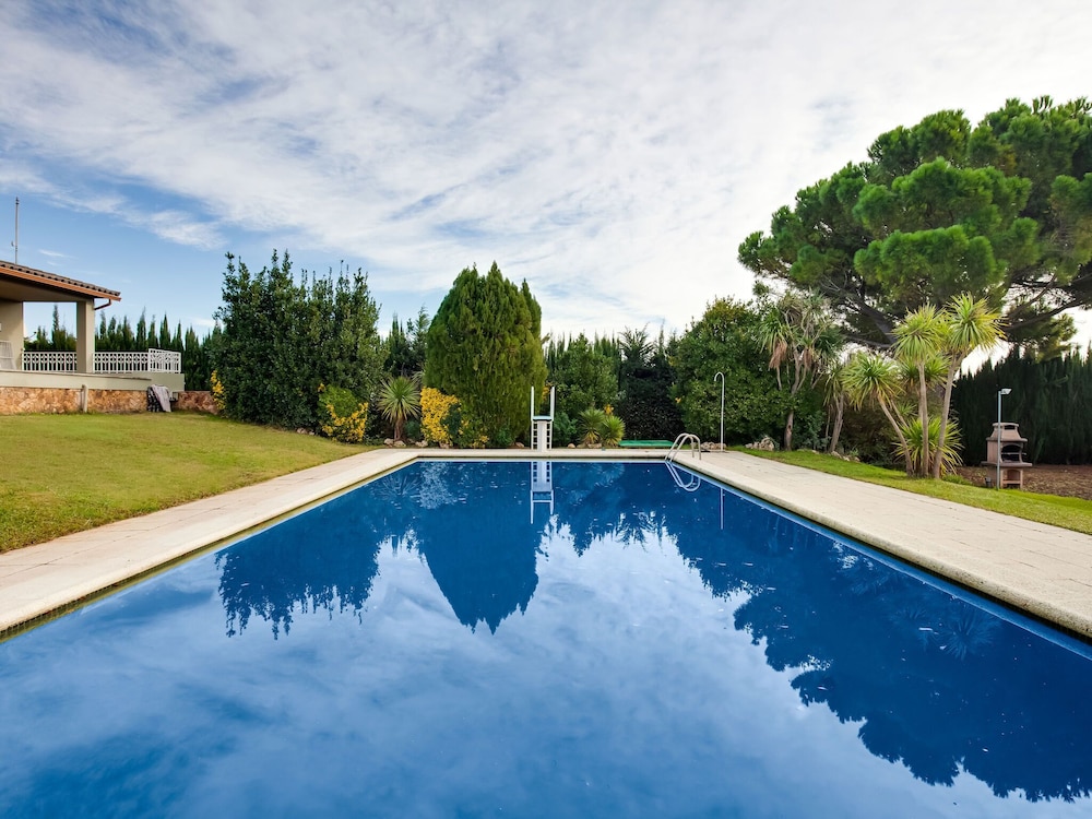 Deluxe Villa in Urbanització Bon Relax near Beach
