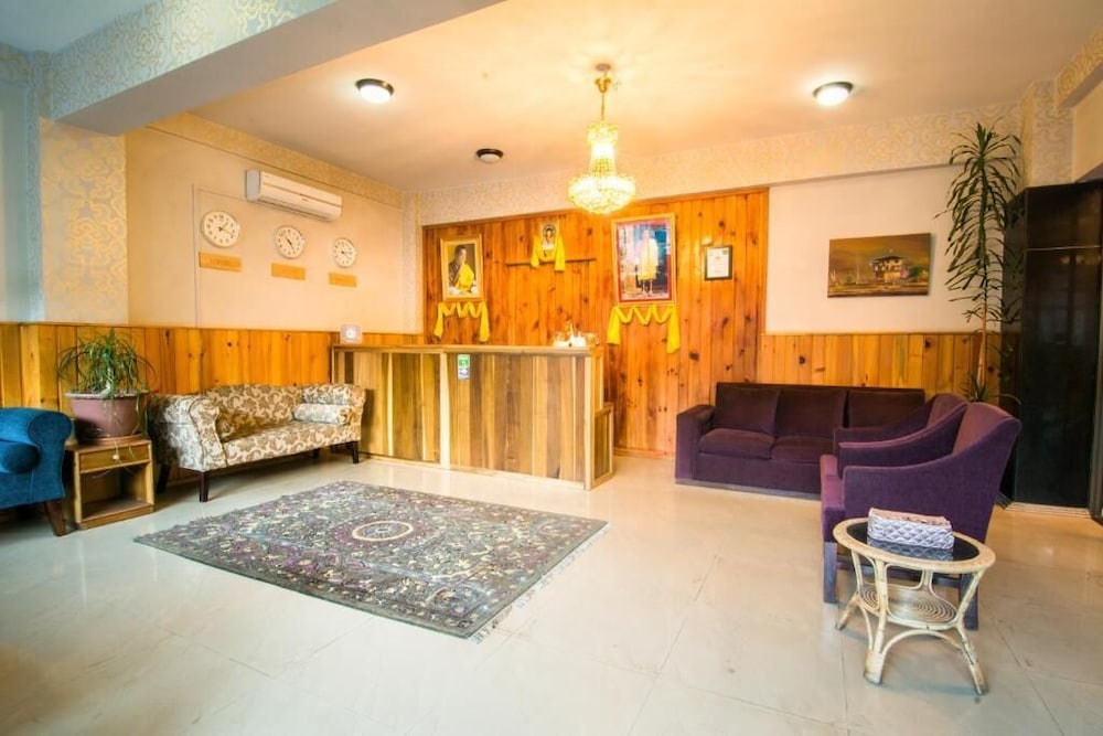 Reception & Lobby
