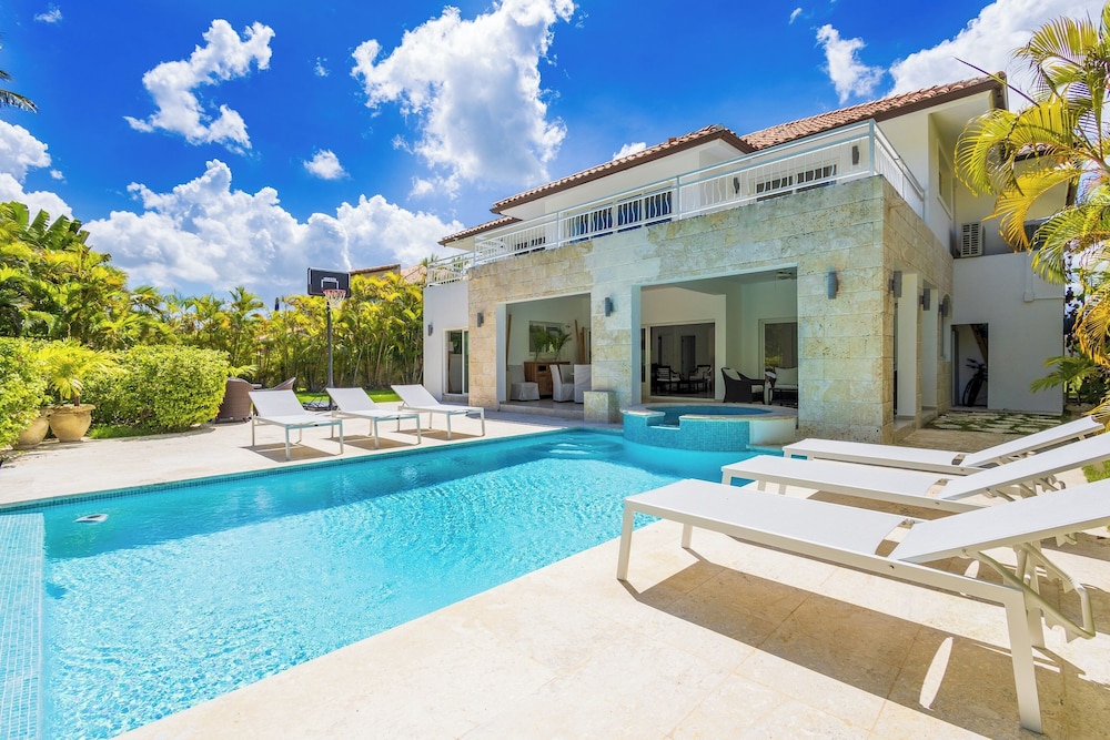 Villa Buganvilla 252 - 4BR Pool Jacuzzi Golf