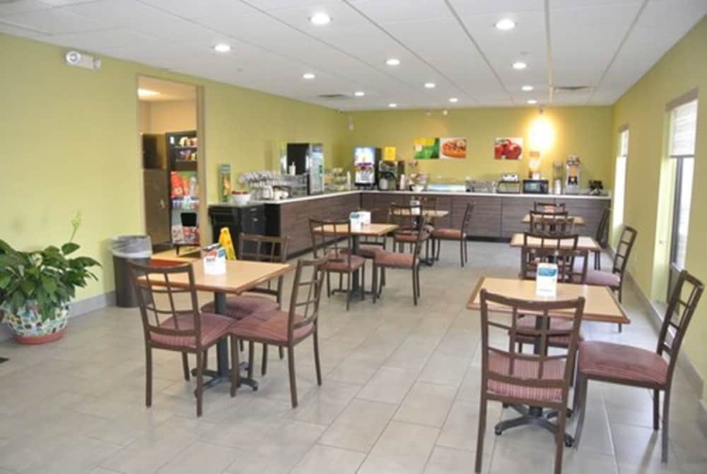 St Louis Vacations - Quality Inn Suites Arnold - St Louis - Property Image 43