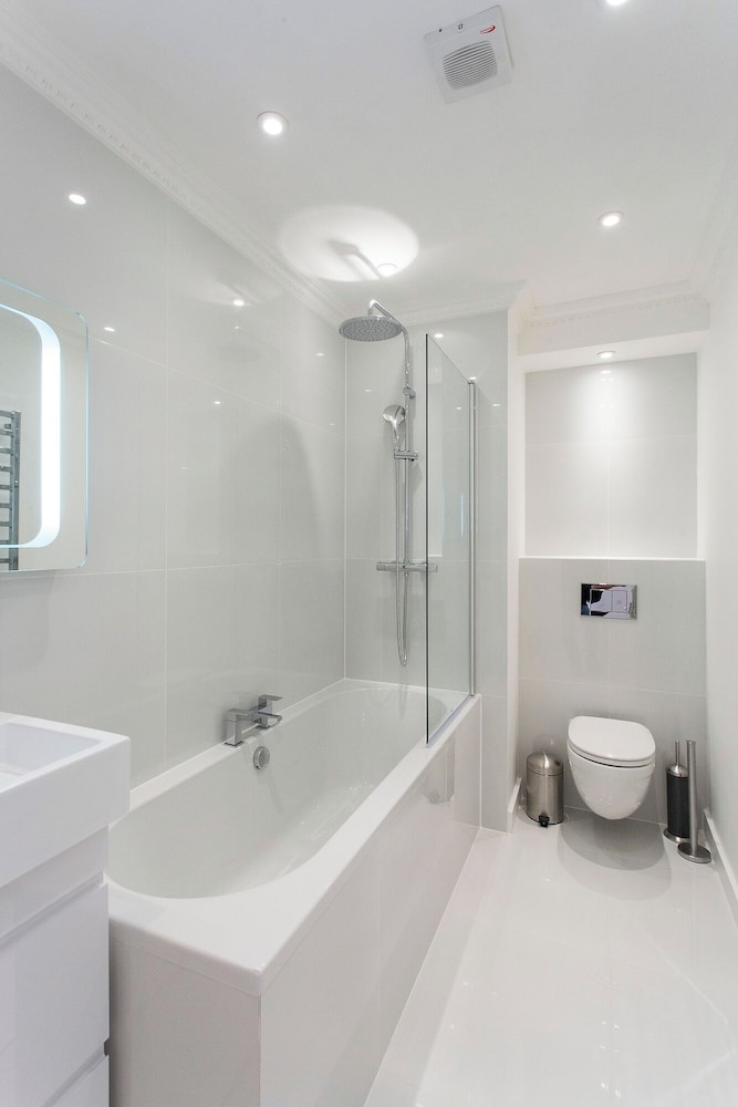 JOIVY 2-bed flat in West London