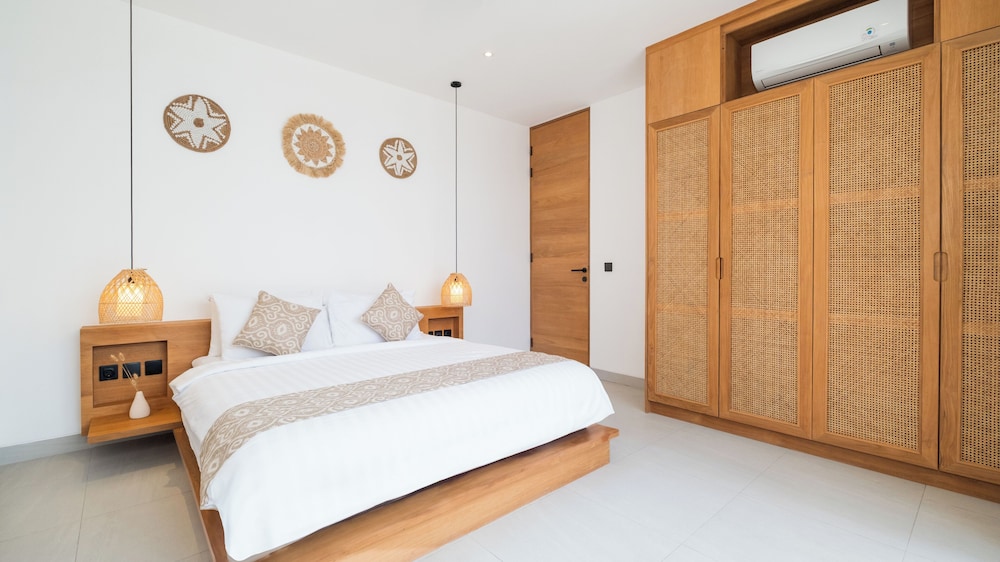 Loona Palm Villas by Villa Finder