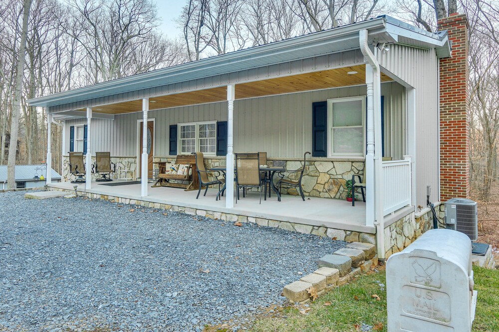 Knoxville Vacations - Peaceful Secluded Knoxville Retreat w/ Deck - Property Image 1