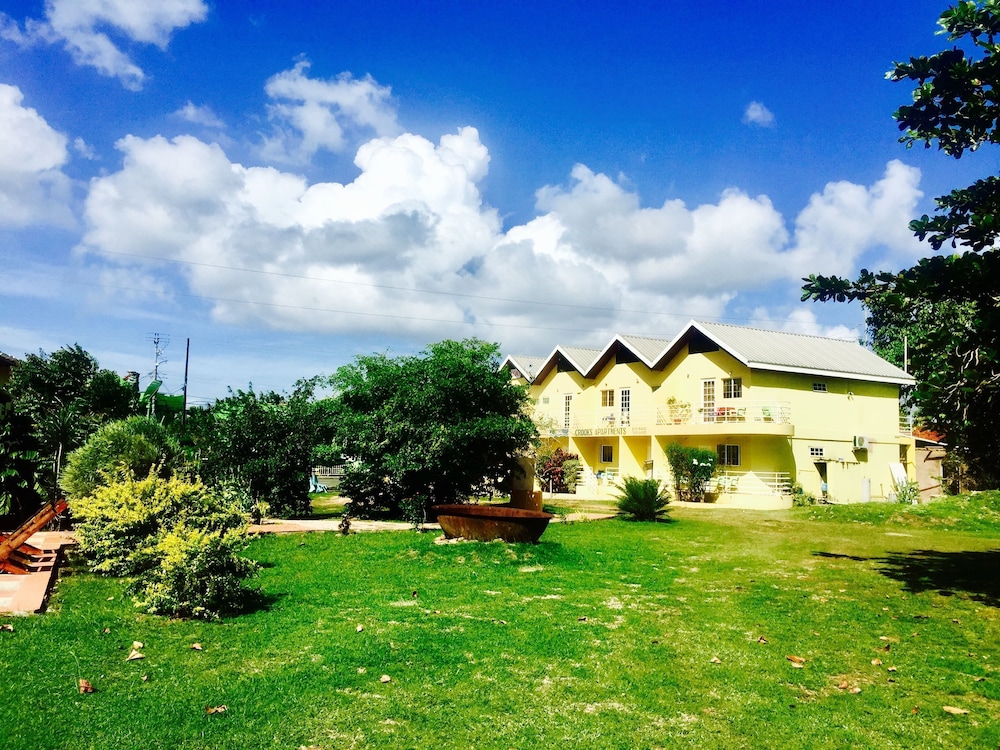 BAGOS ECO RETREAT & CAFE
