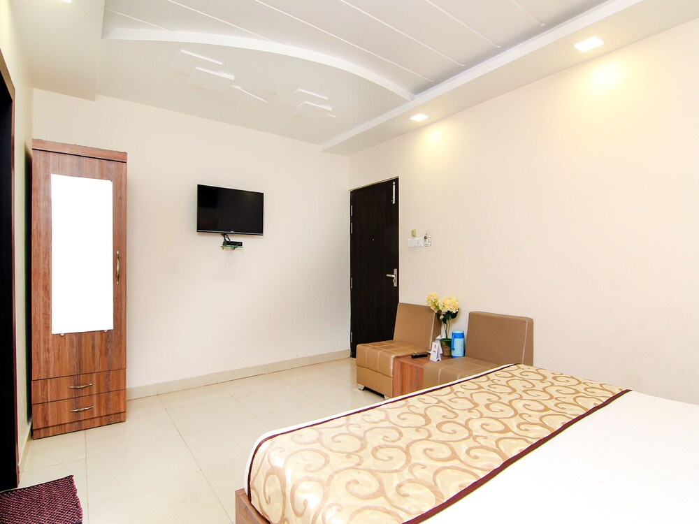 OYO 13932 Hotel Pushpanjali