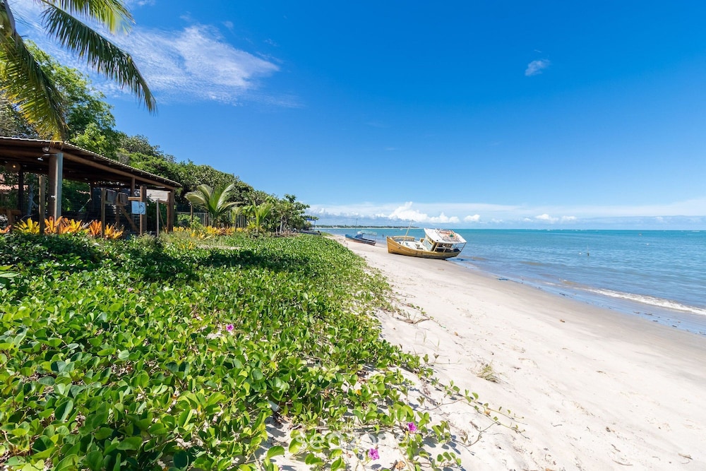 Beachfront Cabins in Bahia – OTX