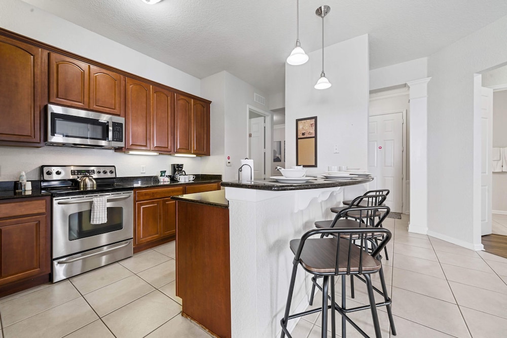 4816 Cayview Avenue #407