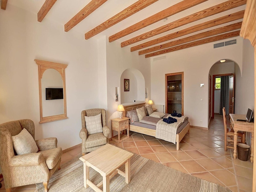 Exquisite Villa With Views