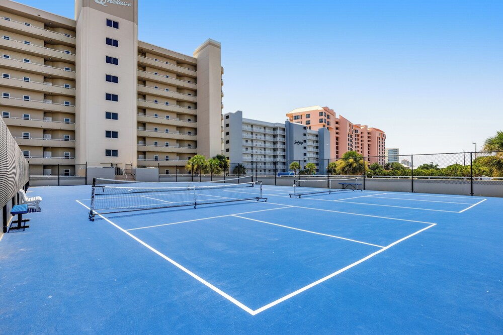 4BR Condo w/ Gulf Views & Amenities