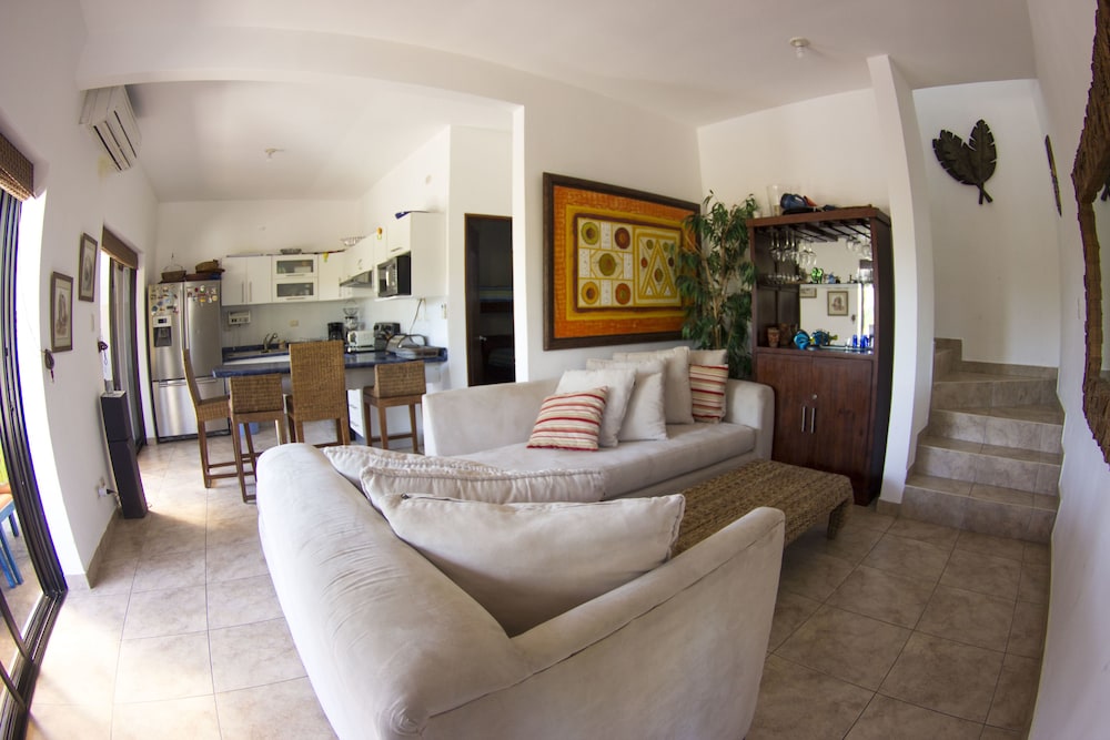 Luxury Villas Monterrico