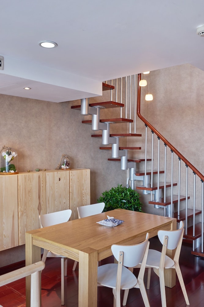 Summer Flower Apartment