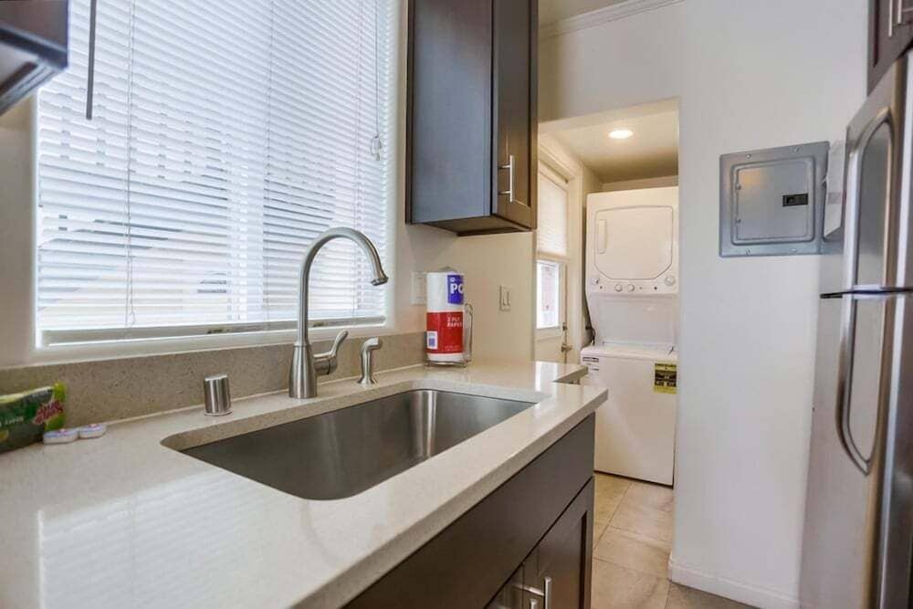 Manhattan Shores 1C