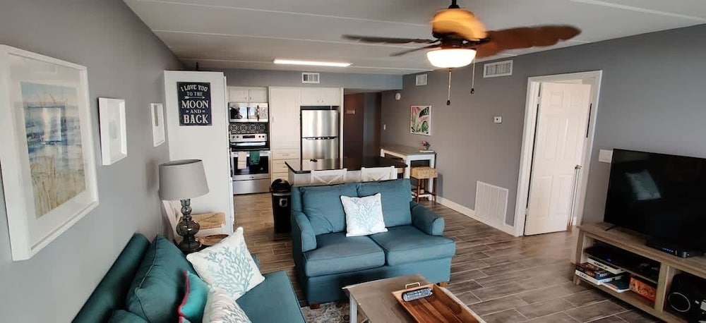 Saida Beachfront Luxe Condo Two Heated Pools 2 Bedroom Condo