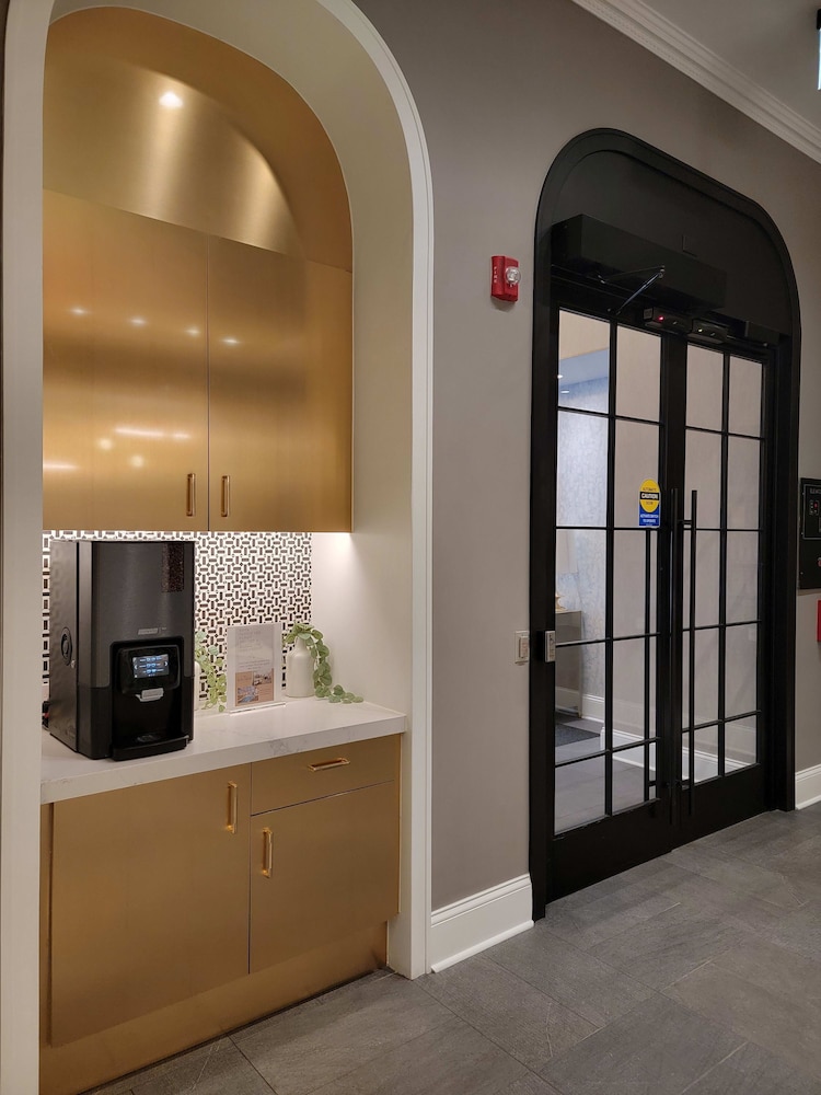 Lake View Penthouse Top Amenities Unit Laundry