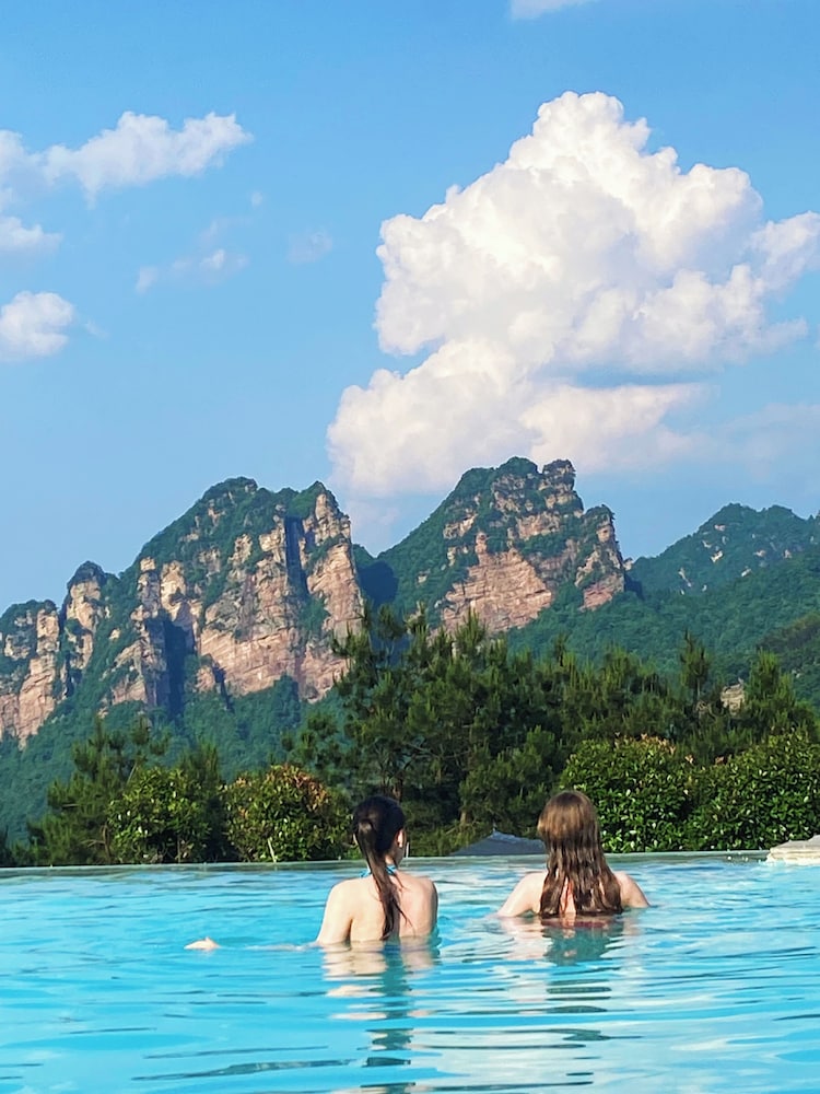 XMAN Sunrise Peaks Resort--Sky Mirror Infinity Pool