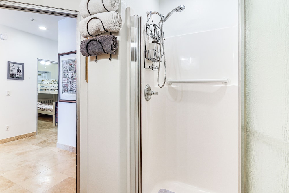 Walk to Galveston Beach: Family Condo w/ Pool