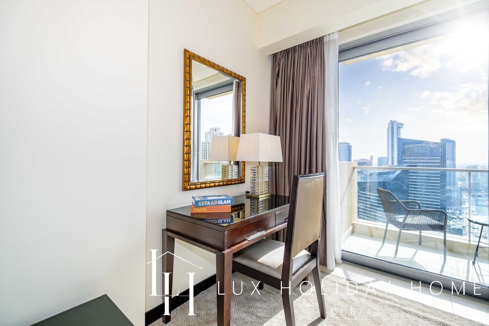 LUX The JW Marina Studio