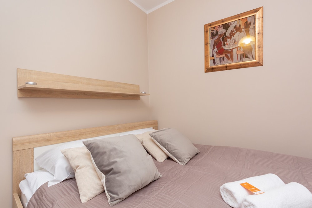 Business Apartment Warsaw by Renters view 3