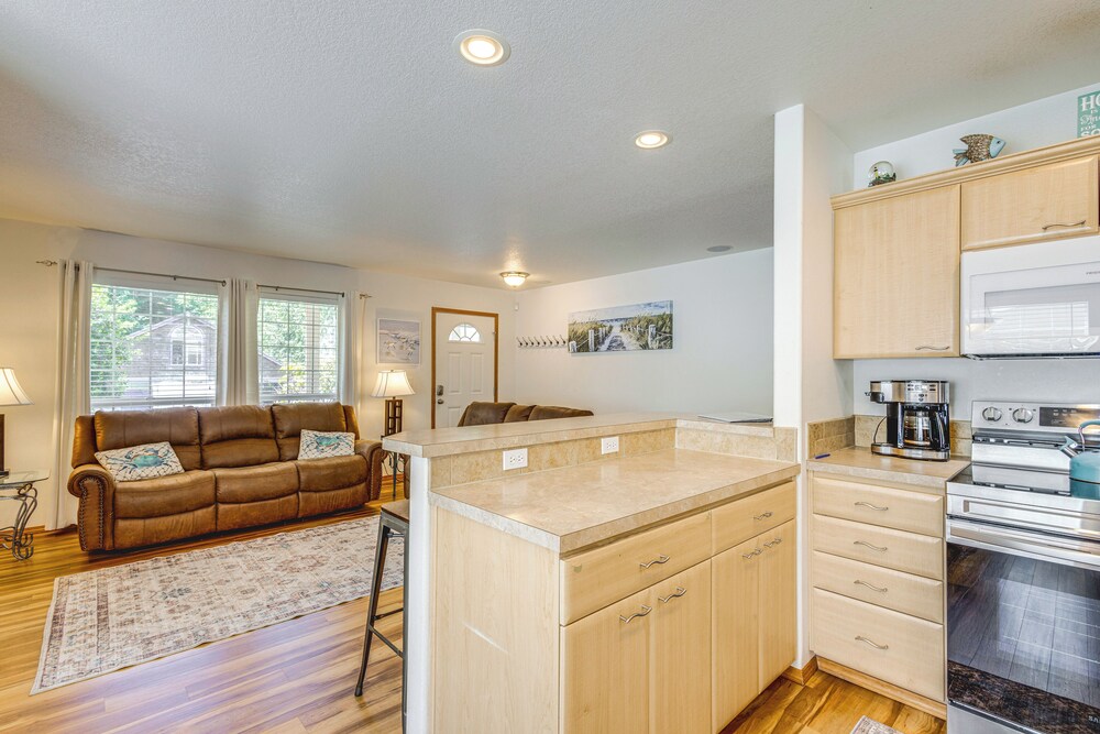 Half Mi to Beach: Rockaway Beach Home w/ Grill! view 3