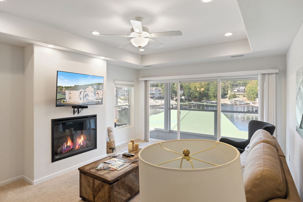 Central Location, Pool Access & Breathtaking Views