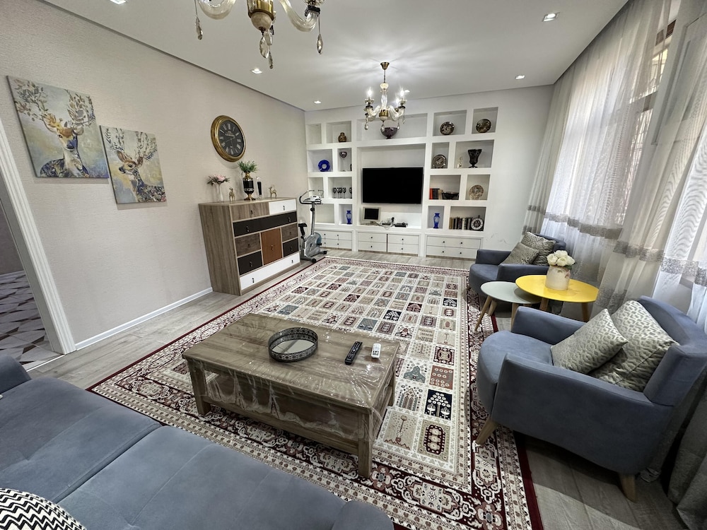 Charming 2-bed Apartment in Baku City Center