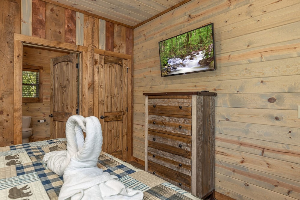 Lux Cabin Mtn Views Flat Parking Dog Friendly