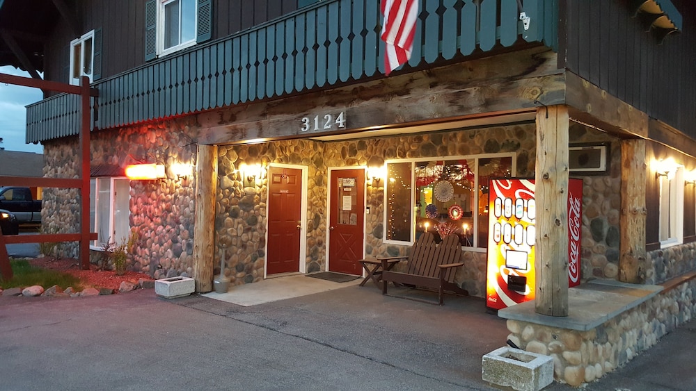 Clark's Beach Motel