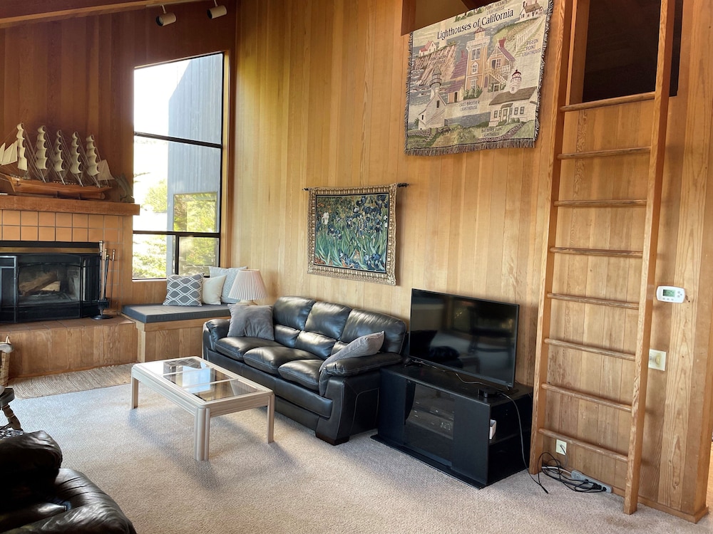 Viglione Fireplace, Hot Tub, & Ocean Views view 5