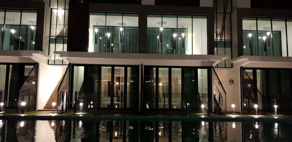 Hermitage Boutique House