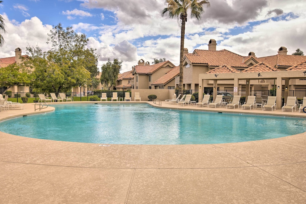 Breezy Mesa Condo w/ Community Pool & Hot Tub!