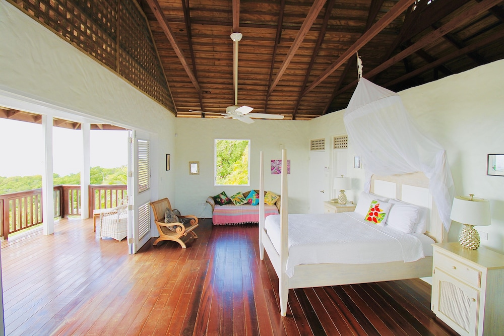 Hummingbird Villa - Tropical 3 bedroom Villa with Panoramic Views 3 Home by RedAwning view 4