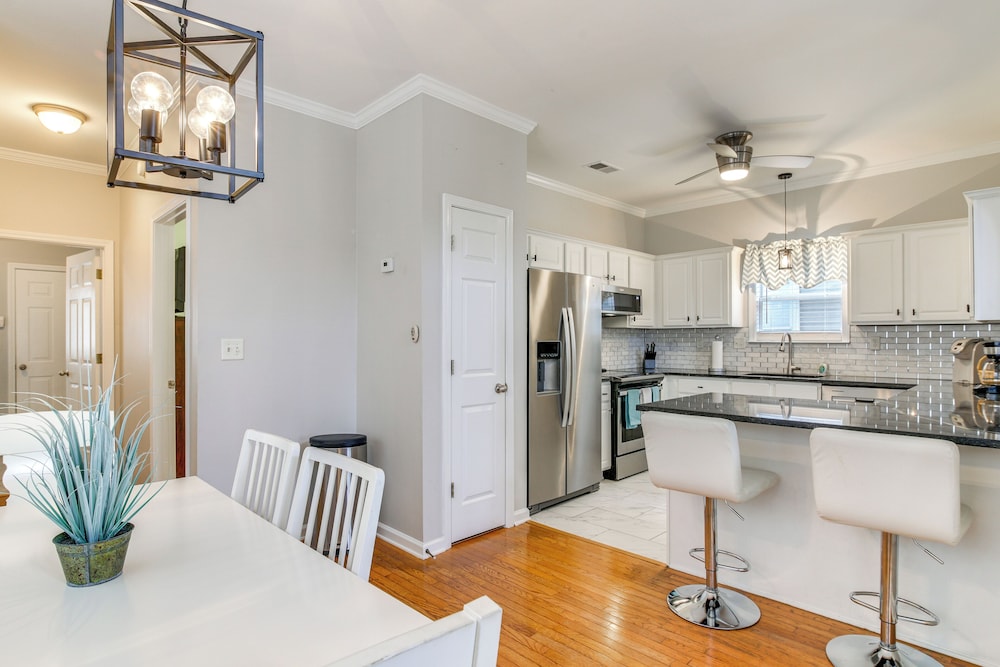 3 Mi to Dtwn Memphis: Charming Family Home!