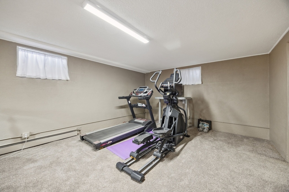 Comfortable & Spacious 3br Home In Cheyenne 3 Bedroom Home