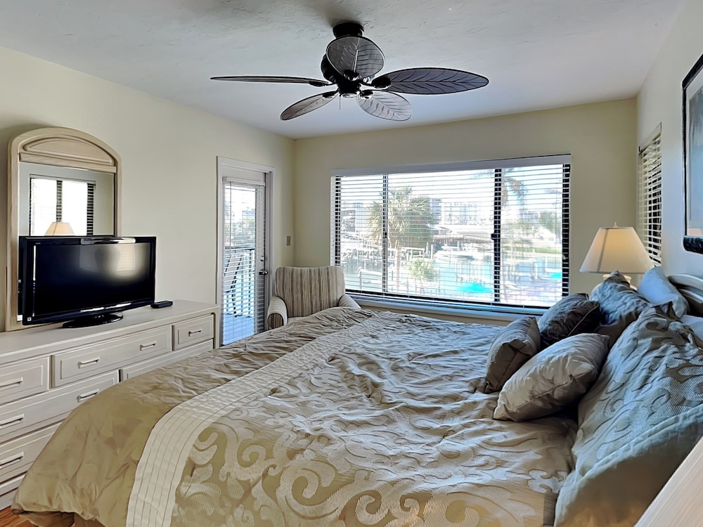 Santa Maria 208 by Distinctive Beach Rentals