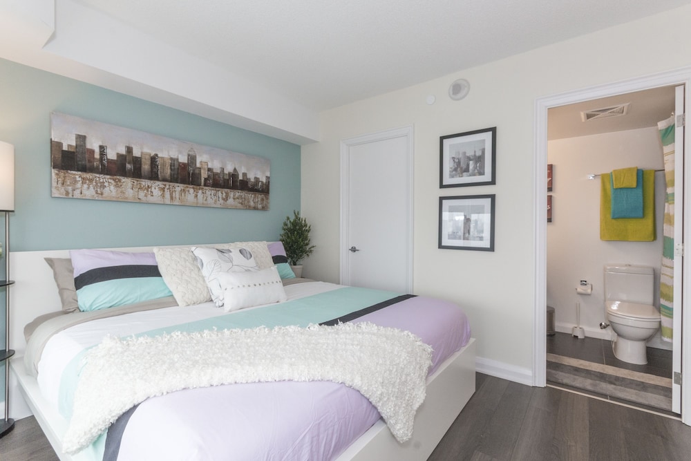 QuickStay - Yorkville's Finest (Yonge & Bloor) - Image 4