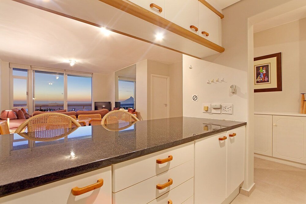 Dolphin Beach H108