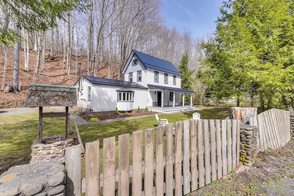 Historic Catskills Farmhouse Cottage by Belleayre