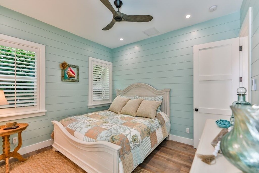 Coral Cottage 4 Bedroom Home by Redawning view 5
