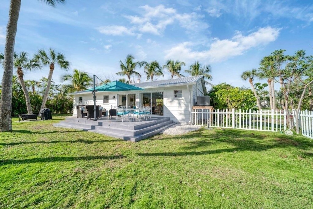 Mau Maus Cottage 3 Bedroom Home by RedAwning view 3
