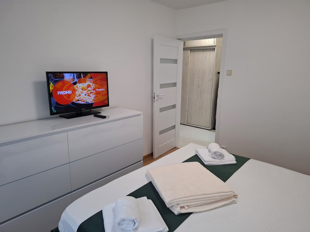 Apartment, 3 Rooms,nearby Piata Victoriei and Gara de Nord, Main Railwaystation