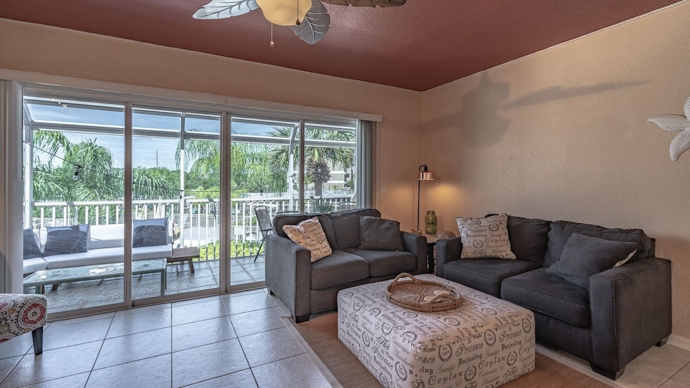Relaxing Townhome By Lemon Bay, Minutes To Beach 2 Bedroom Townhouse