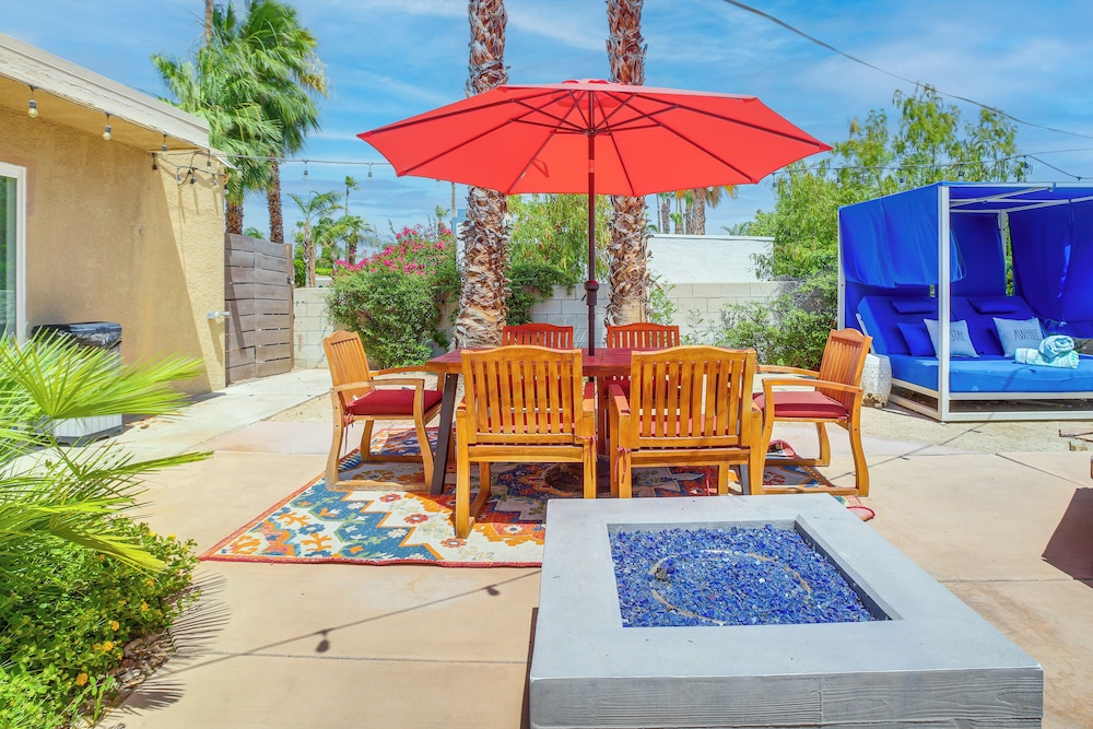 Private Pool & Putting Green: Palm Springs Home! view 3