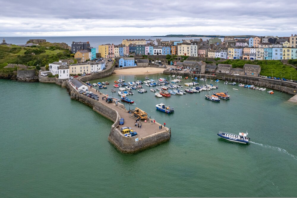 Azure - Sea Views Town Centre