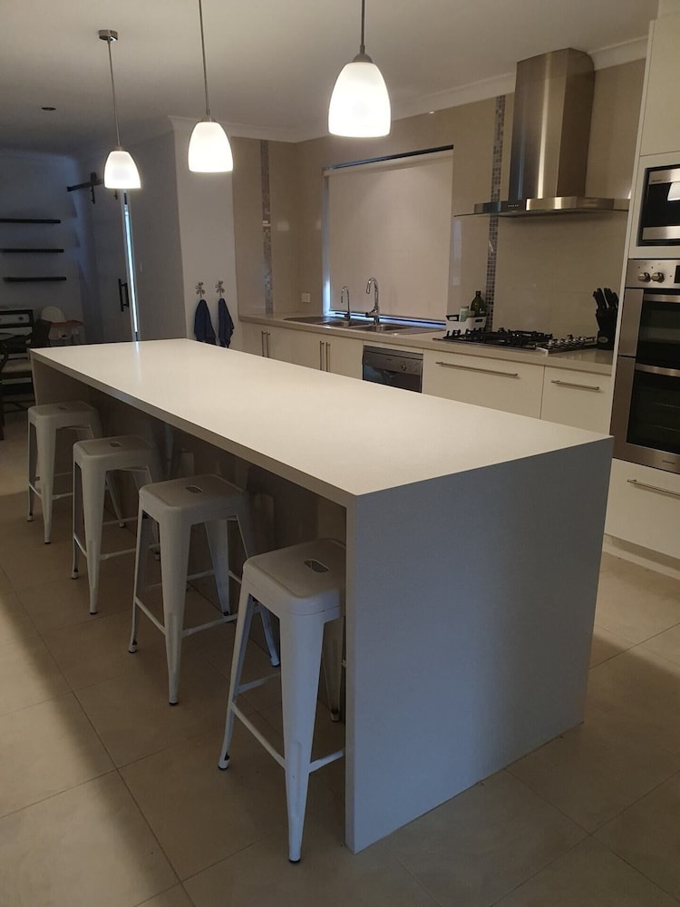 Beautiful 3 BR Home With BBQ and Parking!