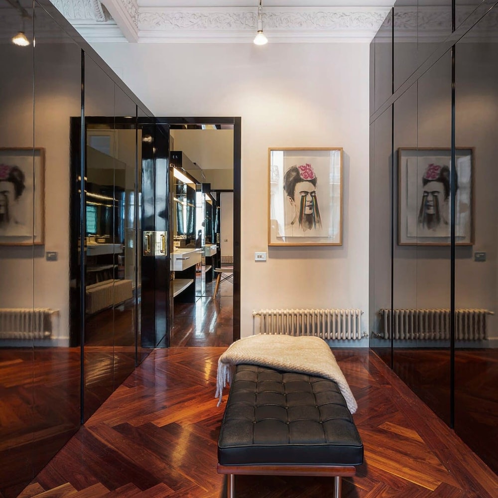 Artist Modernist 3-br Gem Next to Paseo de Gracia