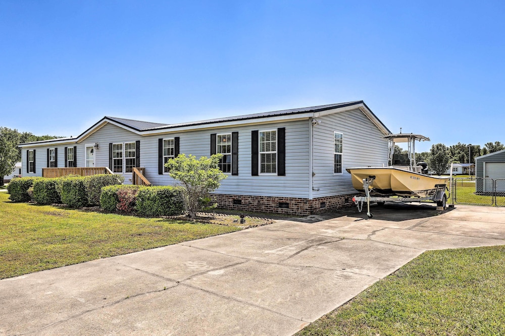 Family Home + Fire Pit & Deck, 11 Miles to Beach! view 2