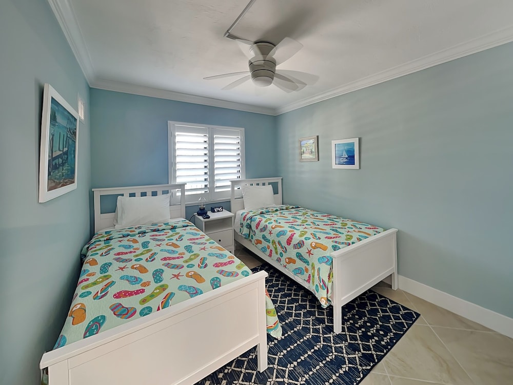 Seaside 2 by Distinctive Beach Rentals